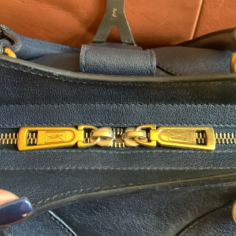 🦋Beautiful YSL Navy Blue Leather Handbag🦋 - Picture 9 of 14